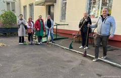 Сотрудники территориального центра начали субботнее утро с настоящего марафона чистоты! 