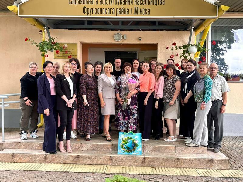 Сегодня в нашем коллективе особенный, немного грустный, но очень торжественный день.